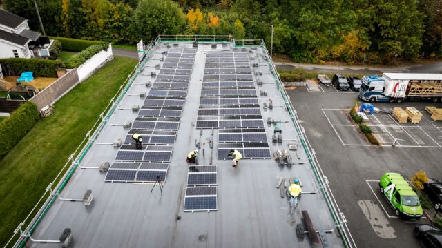 Solenergiproduksjon på flate tak