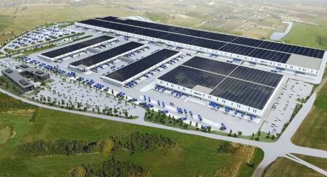 Blir verdens største takmonterte solcelleanlegg