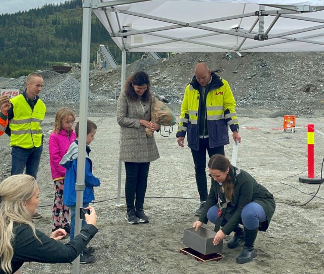 – Vi er veldig glade for at bøndene på Voss skal bidra med kumøkk til anlegget