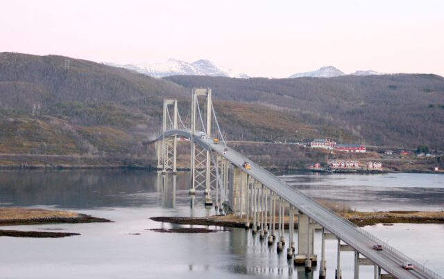 Brulagrene på Tjeldsundbrua skal sjekkes etter melding om avvik