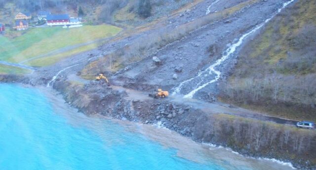 Radar og lyssignal varsler skred i Stryn