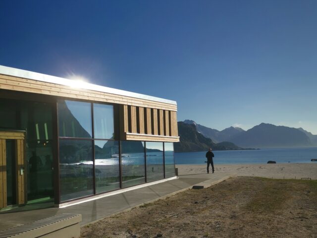 18. juni åpner Hauklandstranda besøkssenter langs Nasjonal turistveg Lofoten