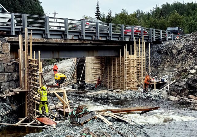 Stenger E134 vest for Kongsberg for å starte brumontering