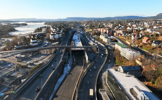 Styrer E18-trafikk inn i Stabekk-lokket