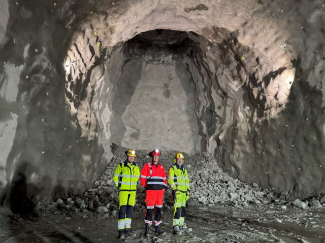 Første av to ventilasjonssjakter på Kvitsøy åpnet med et smell