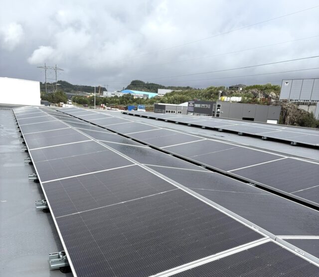 Solcelleprosjekt gir utslippskutt på nærmere 34 tonn Co2 i året