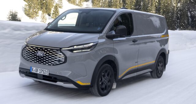 Nye E-Transit Custom AWD sendte Ford til topps i juli
