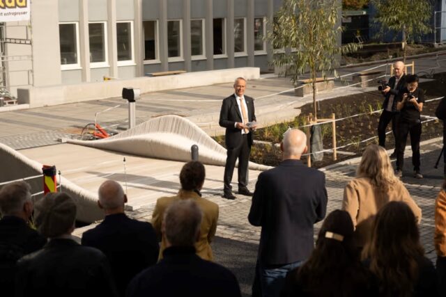 Åpnet Norges første 3D-printede betongbro på NTNUs campus
