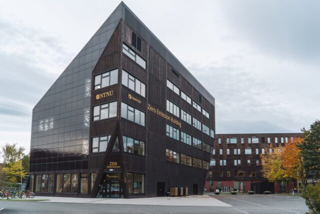 Arrangerer kurs i fuktsikring av fasader og tak